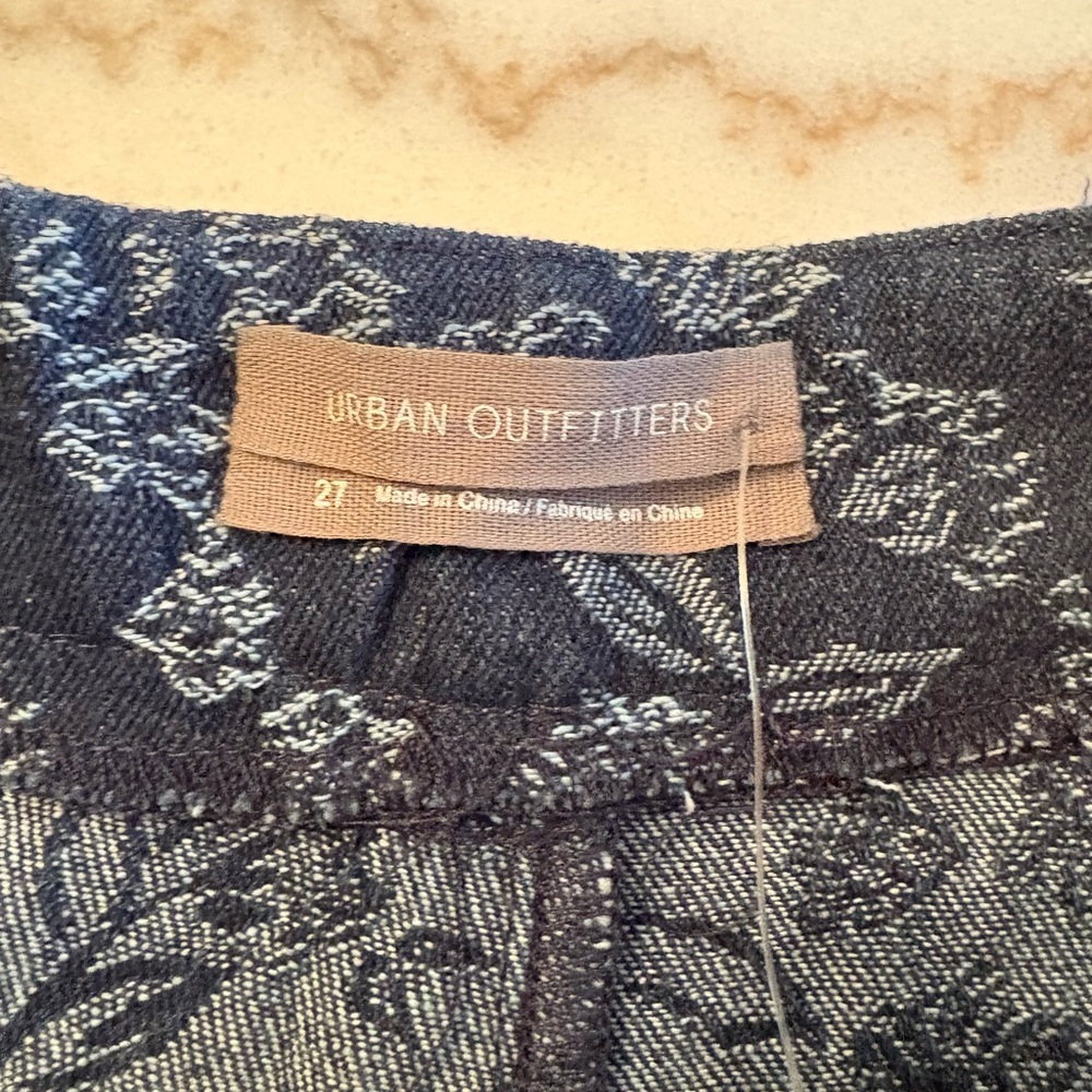 Urban Outfitters - Picture 4 of 4
